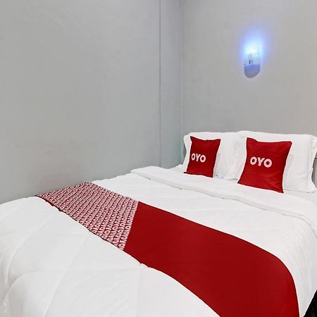 Oyo 91686 Triple S Hotel Malioboro Yogyakarta Exterior photo