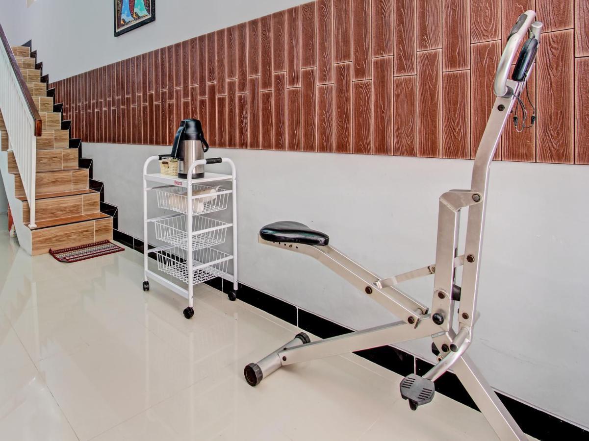 Oyo 91686 Triple S Hotel Malioboro Yogyakarta Exterior photo