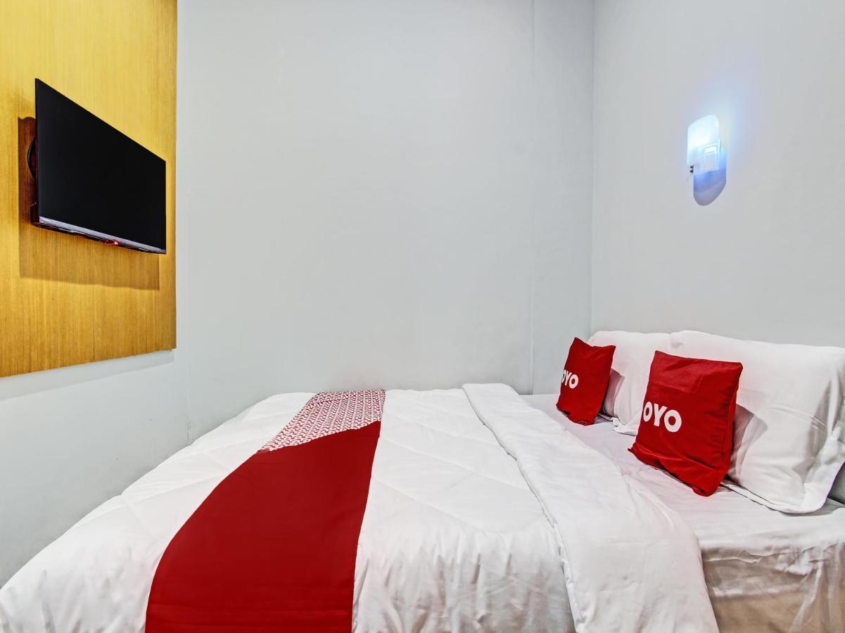 Oyo 91686 Triple S Hotel Malioboro Yogyakarta Exterior photo