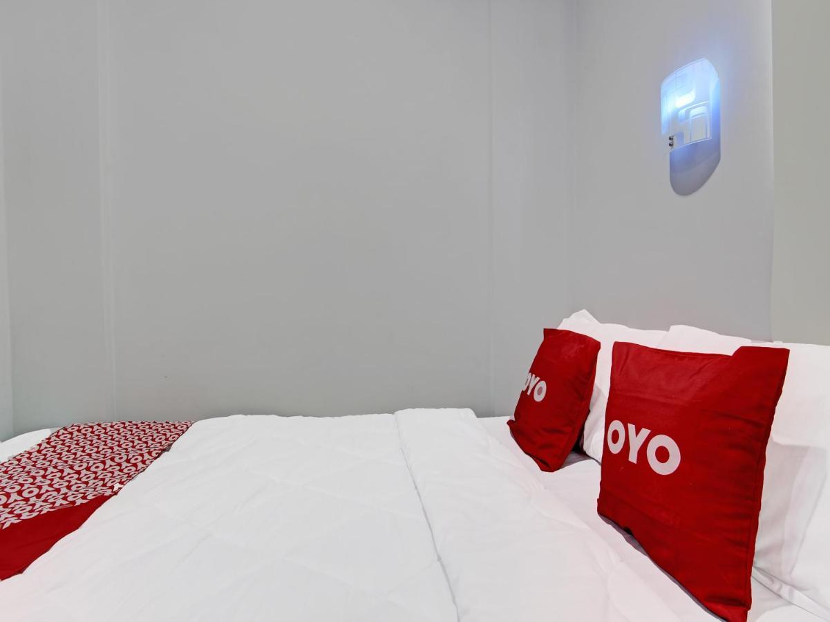Oyo 91686 Triple S Hotel Malioboro Yogyakarta Exterior photo