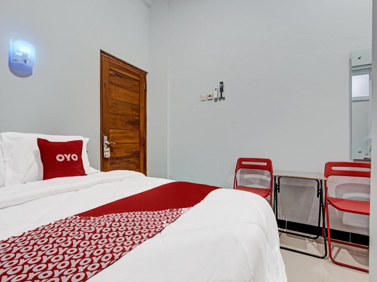 Oyo 91686 Triple S Hotel Malioboro Yogyakarta Exterior photo