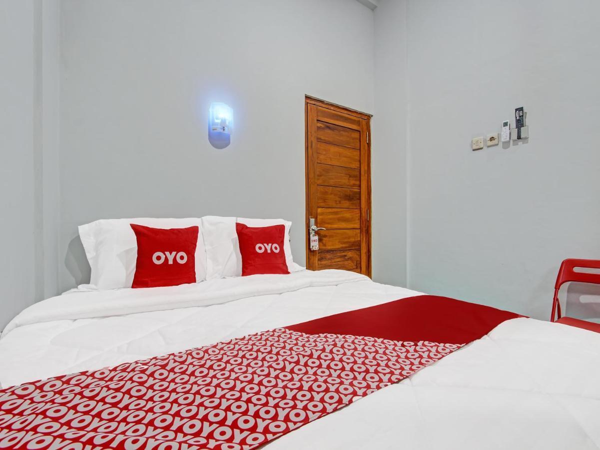Oyo 91686 Triple S Hotel Malioboro Yogyakarta Exterior photo
