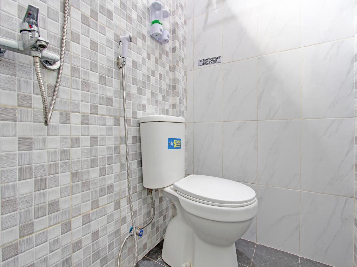 Oyo 91686 Triple S Hotel Malioboro Yogyakarta Exterior photo