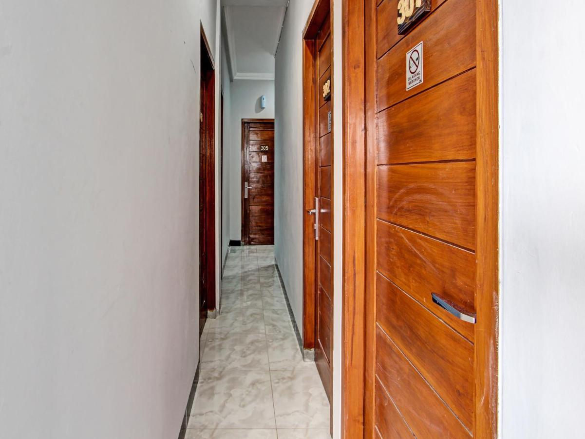 Oyo 91686 Triple S Hotel Malioboro Yogyakarta Exterior photo