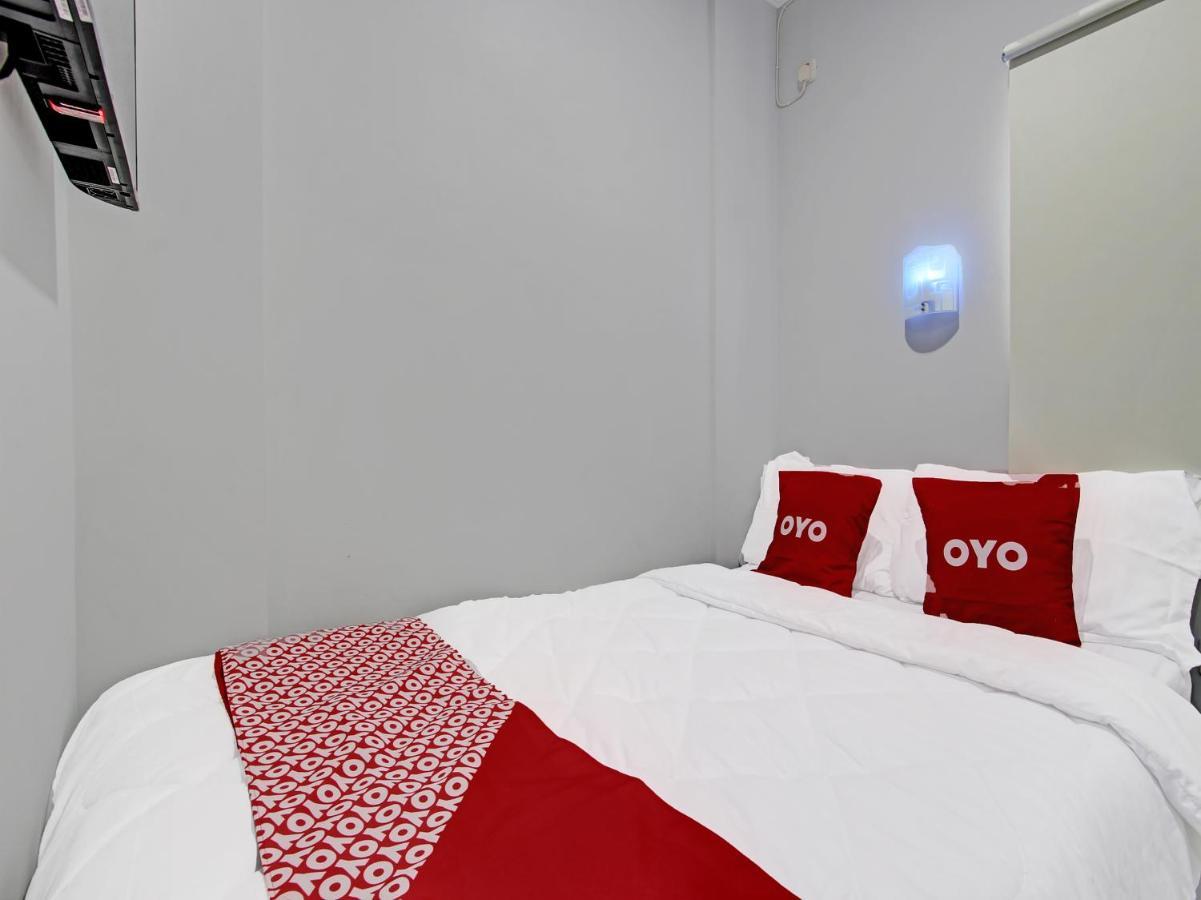Oyo 91686 Triple S Hotel Malioboro Yogyakarta Exterior photo